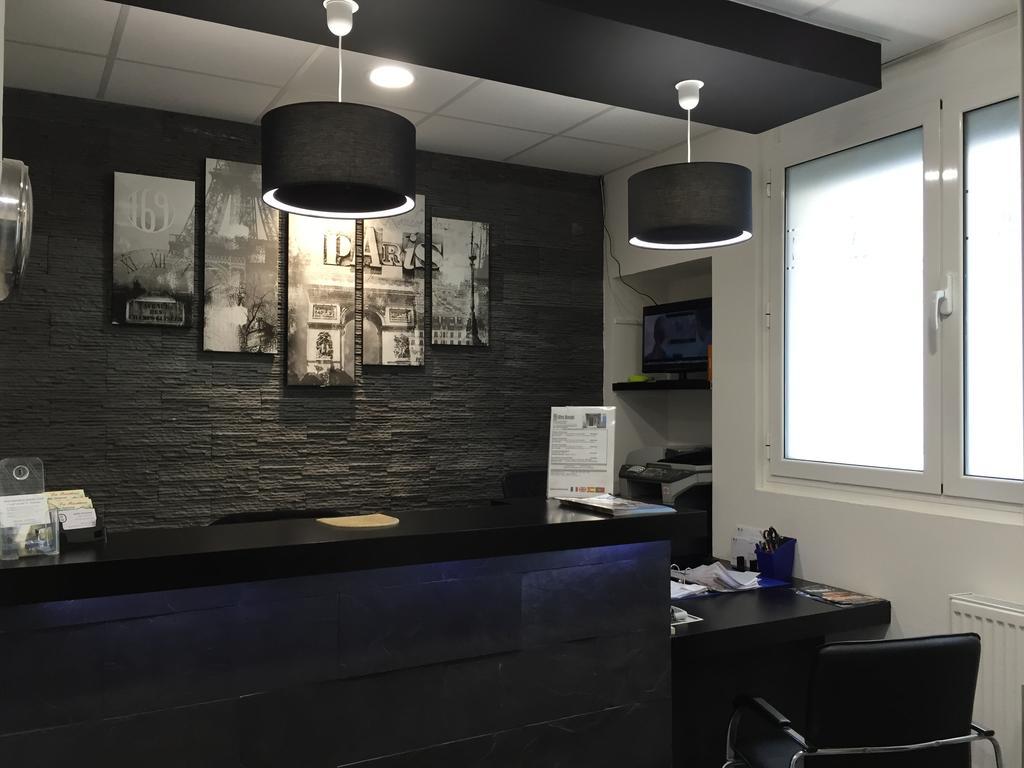 Hotel Moderne Maisons-Alfort Zewnętrze zdjęcie Reception area of the clinic