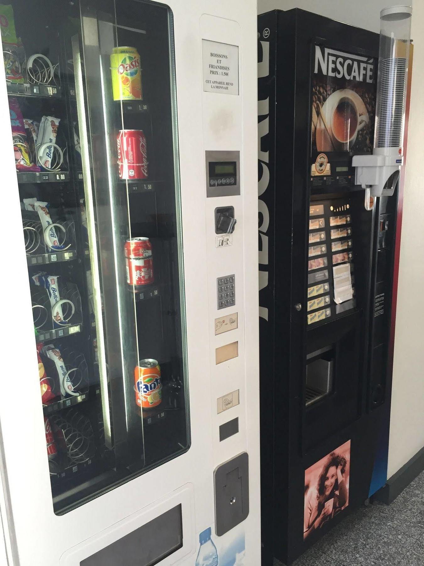Hotel Moderne Maisons-Alfort Zewnętrze zdjęcie A vending machine in China